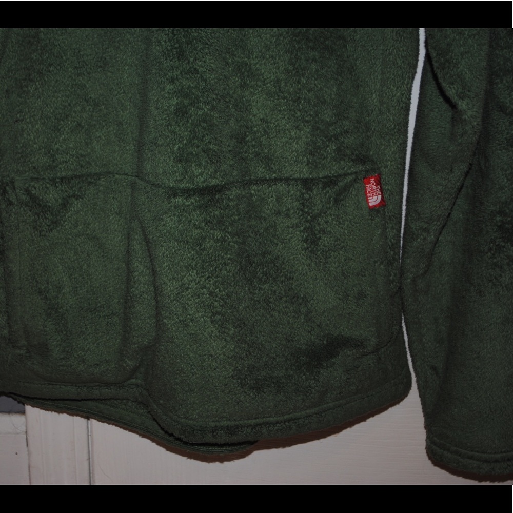 Hunter green NorthFace pullover
